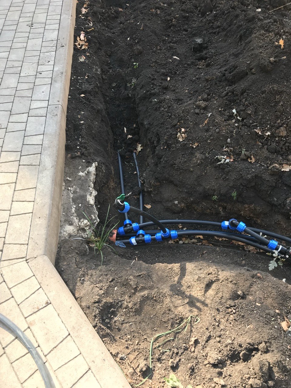 Установленная форсунка в грунте